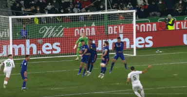 NBA战报：东詹缺席，布朗30分8板8助，凯尔特人126-105大胜湖人